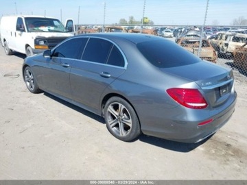 Mercedes Klasa E W213 2019 Mercedes-Benz Klasa E 2019 Mercedes-Benz E-Class E 300 RWD Sedan 2.0 241KM, zdjęcie 3