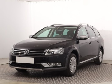 Volkswagen Passat B7 Variant 2.0 TDI CR DPF BlueMotion 140KM 2012 VW Passat 2.0 TDI, Navi, Xenon, Bi-Xenon, Klima, zdjęcie 1