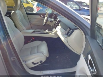 Volvo XC60 II 2022 Volvo XC 60 2022 r., 2,0L B5 INSCRIPTION 2.0 Benzyna 247KM, zdjęcie 8
