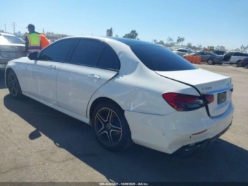 Mercedes Klasa E W213 2022 Mercedes-Benz Klasa E 350 2022 2.0l 2.0 Benzyna 255KM, zdjęcie 3