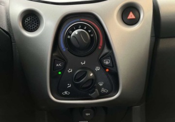 Toyota Aygo II Hatchback 5d 1.0 VVT-i 69KM 2016 Toyota Aygo Toyota Aygo Benzyna 69KM, zdjęcie 26