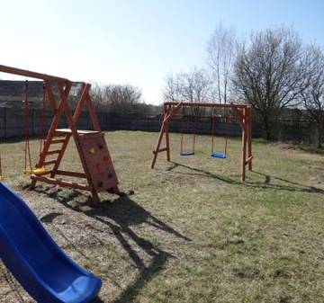 ДЕРЕВЯННАЯ ПЛОЩАДКА ДЛЯ САДА, КАЧЕЛИ из бревен