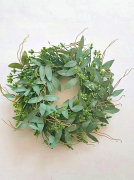 Венок из рускуса + ветки 30 см.