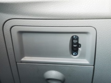 Renault Modus Hatchback 1.6 i 16V 88KM 2005 RENAULT MODUS 1.6 i 16V 88KM, Manual, Klimatyzacja, zdjęcie 3