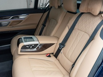BMW Seria 7 G70 2022 BMW 745 PY13616#745Le xDrive Ambient K.cofania, zdjęcie 26