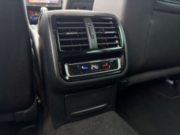 Volkswagen Passat B8 Variant Facelifting 2.0 TDI SCR 150KM 2023 Volkswagen Passat TDI 150KM Elegance LED Matrix Nawigacja Martwe pole, zdjęcie 33
