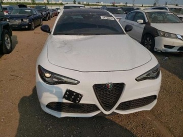Alfa Romeo Giulia II Sedan Facelifting 2.0 Turbo 280KM 2023 Alfa Romeo Giulia 2023, 2.0L, 4x4, TI, od ubezpieczalni 2.0 Benzyna 280KM, zdjęcie 2