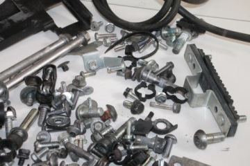 YAMAHA XJ6 09-14 КОМПЛЕКТ БОЛТОВ С ВИНТАМИ