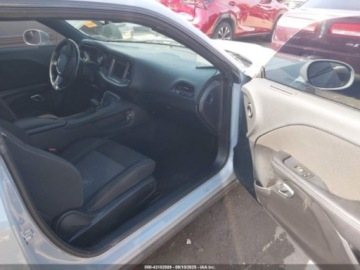 Dodge Challenger III 2022 Dodge Challenger 2022 Dodge Challenger SXT RWD 3.6 Benzyna 303KM, zdjęcie 10