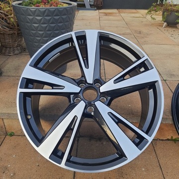 DISK 21" 5X112 8.5J ET43 ORIGINÁLNÍ AUDI A6 A7 S6 4K0 PĚKNÝ