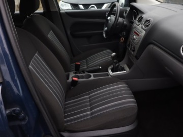 Ford Focus II Hatchback 5d 1.6 Duratorq TDCi 90KM 2008 Ford Focus 1.6 TDCi, HAK, Klima, El. szyby, zdjęcie 8