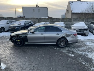 Mercedes Klasa E W213 Limuzyna Facelifting 2.0 220d 200KM 2023 Mercedes E 220 AMG Diesel mHEV 4Matic Kamera, zdjęcie 5
