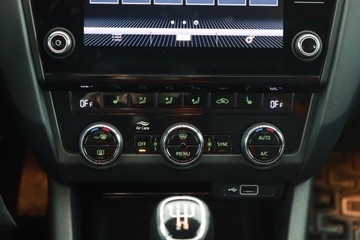 Skoda Octavia III Liftback Facelifting 1.6 TDI 115KM 2019 Skoda Octavia 1.6 TDI, Salon Polska, zdjęcie 9