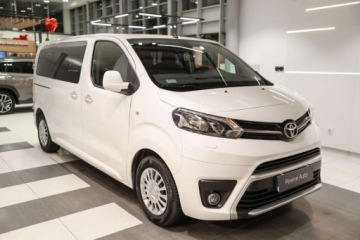 Toyota 2020 Toyota Proace Verso 1.5 D4-D Medium Business 1.5 Diesel 120KM, zdjęcie 2