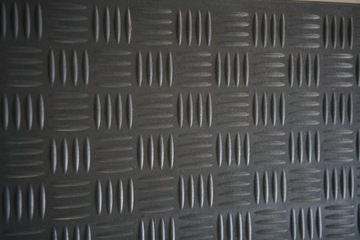 РЕЗИНОВЫЕ ЛЕСТНИЦЫ, ПРОТИВОСКОЛЬЗЯЩИЕ, ВХОДНАЯ ПАЗ 25X75, СТУПЕНЬКА