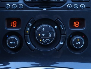 Peugeot 5008 I Minivan 2.0 HDi FAP 150KM 2011 Peugeot 5008 2.0 BlueHDi, 7 miejsc, Navi, Klima, zdjęcie 18