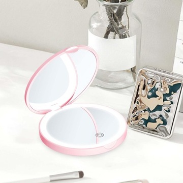 Дорожное зеркало с подсветкой. Портативное круглое карманное зеркало розового цвета для дорожной сумки.