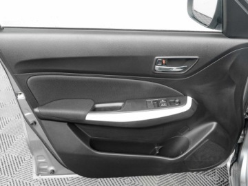 Suzuki Swift VI Hatchback Facelifting 1.2 DualJet SHVS 83KM 2021 Suzuki Swift WD9836S#1.2 Dualjet SHVS Premium CVT, zdjęcie 9