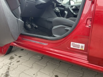 Peugeot 208 I Hatchback 5d Facelifting 1.2 PureTech 82KM 2018 Peugeot 208 Klimatyzacja Kamera, zdjęcie 5