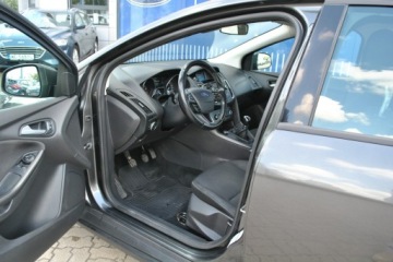 Ford Focus III Hatchback 5d facelifting 1.6 Ti-VCT 105KM 2017 Ford Focus GoldX 1,6 Benzyna 105KM ASO, zdjęcie 11