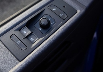 Volkswagen Caravelle T6 Transporter 2.0 TDI 150KM 2022 Volkswagen Transporter 9os_Hak_Zarejestrowany_ 2.0 Diesel 150KM, zdjęcie 17