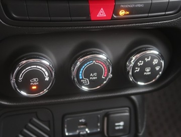 Jeep Renegade SUV 1.6 E-TorQ 110KM 2016 Jeep Renegade 1.6 E-torQ, Salon Polska, Klima, zdjęcie 12