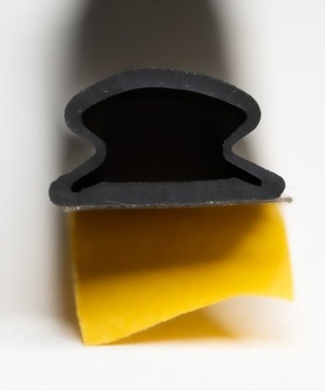 USZCZELKA SAMOPRZYLEPNA DO OKIEN DRZWI TPE 12x6x10