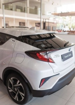 Toyota C-HR I Crossover Facelifting 1.8 Hybrid 122KM 2023 Toyota C-HR 1.8 Hybrid Style 1.8 Hybryda 122KM, zdjęcie 13