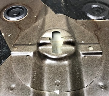 ВИНТ КРЕПЛЕНИЯ ЗАПАСНОГО КОЛЕСА SEAT AUDI VW SKODA