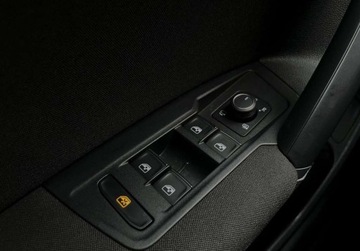 Volkswagen Tiguan II SUV 2.0 TDI 150KM 2019 Volkswagen Tiguan 2.0 TDI IQ.DRIVE 150KM DSG navi bezwypadkowy kamera, zdjęcie 32