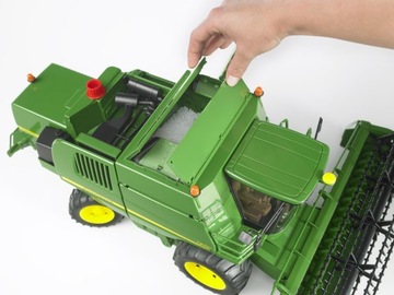 Зерноуборочный комбайн BRUDER John Deere T670i BR-02132