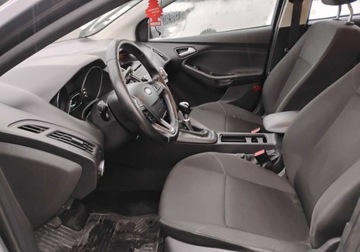 Ford Focus III Hatchback 5d facelifting 1.5 TDCi 120KM 2017 Ford Focus 2017r, 1.5 TDCI. Lekko uszkodzony lewy przod. Jezdzi. 1.5, zdjęcie 6