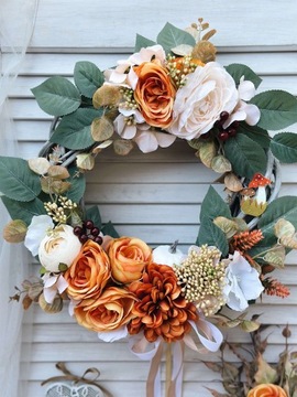 WIANEK JESIENNY NA DRZWI KWIATY SZTUCZNE RÓŻA EUKALIPTUS WIENIEC DYNIA