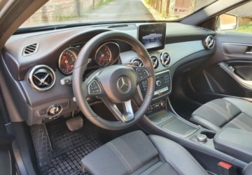 Mercedes GLA I Off-Roader Facelifting 2.1 200d 136KM 2018 Mercedes-Benz GLA Full LED Bezwypadkowy Serwis 2.1 Diesel 136KM, zdjęcie 11