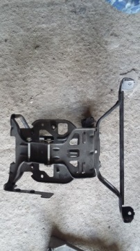 STELAŻ PRZÓD PEUGEOT SATELIS 125