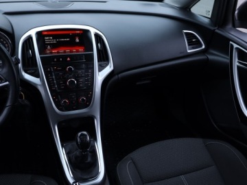 Opel Astra J Sports Tourer Facelifting 1.4 Turbo ECOTEC 120KM 2014 Opel Astra 1.4 T, Xenon, Bi-Xenon, Klima, zdjęcie 7