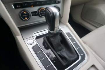 Volkswagen Passat B8 Variant 1.8 TSI BlueMotion Technology 180KM 2018 Volkswagen Passat Hak DSG Virtual Cockpit Podgrz. fotele ACC Kamera, zdjęcie 17