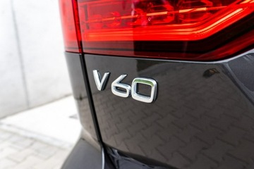 Volvo V60 II  Kombi Facelifting 2.0 B4 197KM 2023 Volvo V60 B4 D Plus Dark 197KM FV23%, zdjęcie 19