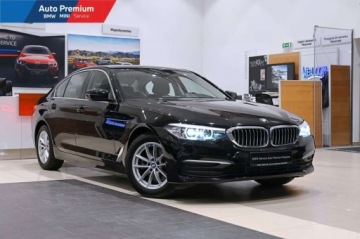 BMW Seria 5 G30-G31 Limuzyna 518d 150KM 2018 BMW Seria 5 518dSpryskiwacze ReflektorowSystem Nawigacji Business 2.0