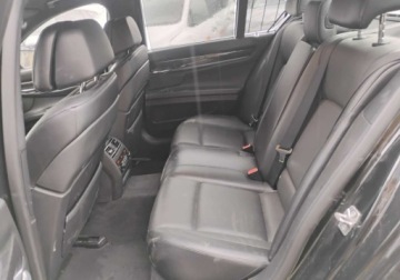 BMW Seria 7 F01 Sedan 750i 407KM 2011 BMW Seria 7 2011r, 4.4 Benzyna. X-DRIVE. Lekko uszkodzony tyl. Jezdzi., zdjęcie 10