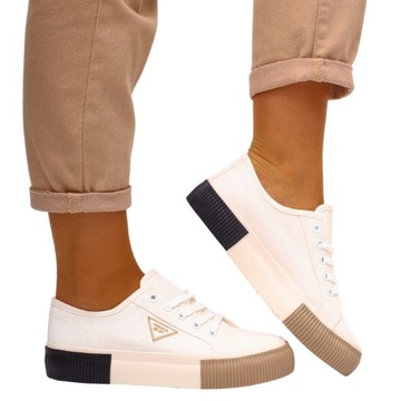 Женская обувь спортивные кроссовки удобно связаны модными