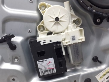 MECHANIZMUS OKNO PRAVÝ PŘEDNÍ VOLVO V50 2.0 D 30737681 8679080