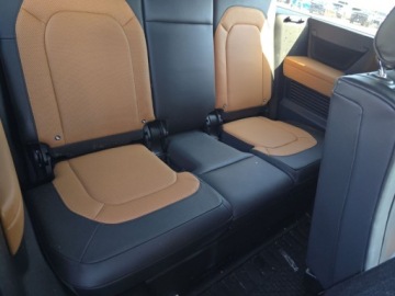 Land Rover Defender IV (L663) 2024 Land Rover Defender 130 X-Dynamic Se 2024 3.0 Benzyna 395KM, zdjęcie 13