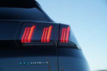 Peugeot 3008 II Plug-In Hybrid Facelifting 1.6 HYBRID4 300KM 2023 Peugeot 3008 GT LINE kamera skóra NAWI grip, zdjęcie 11