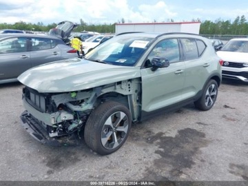 Volvo XC40 2024 Volvo XC 40 2024r, B5, Plus Dark, 2.0L, 4x4 2.0 Benzyna 247KM, zdjęcie 3