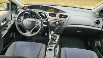 Honda Civic IX Hatchback 5d 2.2 i-DTEC 150KM 2011 Honda Civic 2.2 iDTEC 150KM # Climatronic # Kamera, zdjęcie 4