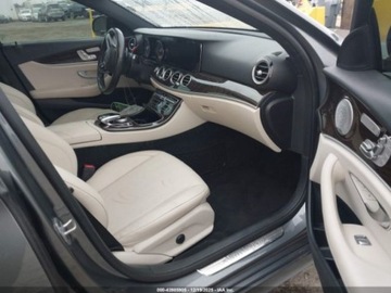 Mercedes Klasa E W213 2019 Mercedes-Benz Klasa E MERCEDES-BENZ E 300 2.0 Benzyna 244KM, zdjęcie 9