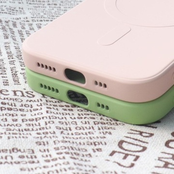 Силиконовый чехол с MagSafe для iPhone 15 Pro Max Silicone Case розовый