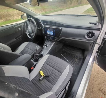 Toyota Auris II 2018 Toyota Auris Toyota Auris Touring Sports 1,8 Hybrid - serwisowana, okazja, zdjęcie 8
