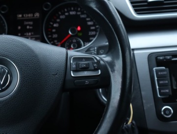 Volkswagen Passat B7 Variant 2.0 TDI CR DPF BlueMotion 140KM 2013 VW Passat 2.0 TDI, DSG, Navi, Xenon, Bi-Xenon, zdjęcie 19